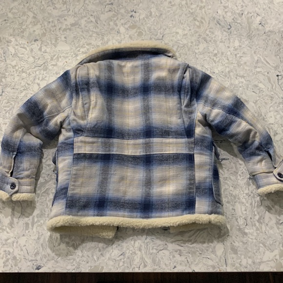 Like New! Gap Kids plaid jacket with shearling interior lining. Size 4 - Picture 4 of 4